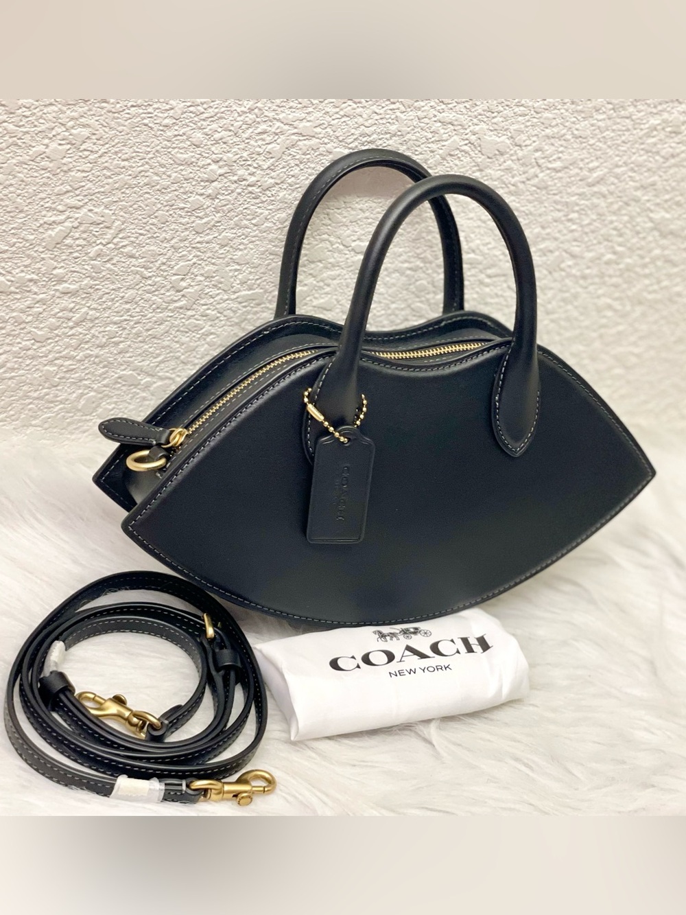 Coach Lip Bag in Black Glovetanned Leather CU856 Top Handle/Crossbody Bag NWT - Picture 2 of 11